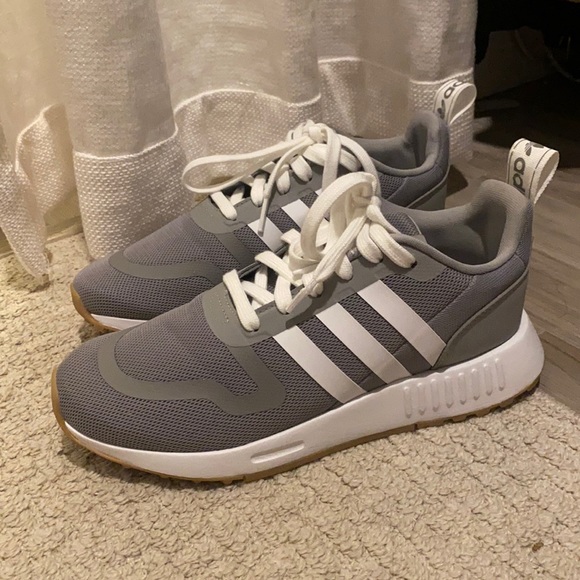 Grey Adidas sneaker - Picture 1 of 4